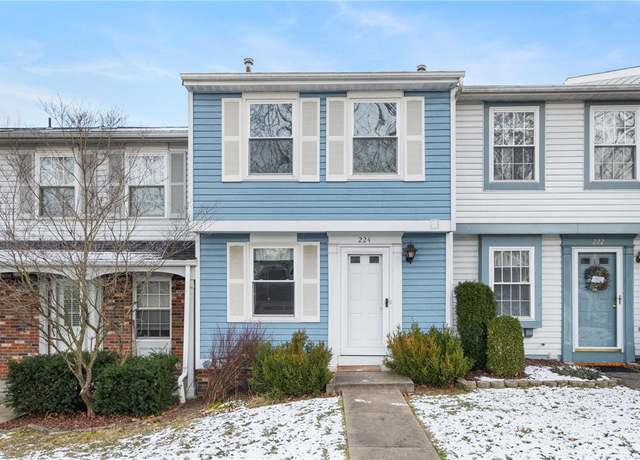 Property at 224 Olde Orchard Dr, South Fayette, PA 15017, 2 beds, 1.5 baths