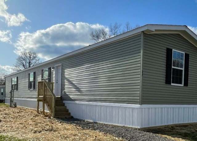 Property at 27 Skyline Dr, Tarentum, PA 15084, 3 beds, 2 baths