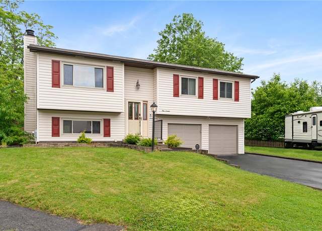 Property at 116 Buttercup Dr, Cranberry Twp, PA 16066, 3 beds, 2.5 baths
