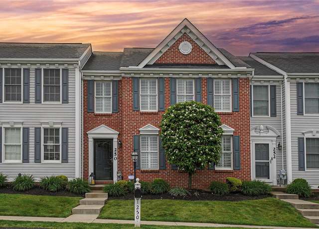 Property at 250 Overlook Ct, Robinson Twp - Nwa, PA 15108, 3 beds, 2.5 baths