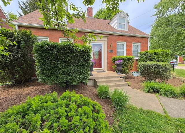 Property at 823 Irwin Dr, Baldwin Boro, PA 15236, 3 beds, 2.5 baths