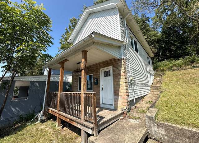 Property at 725 Valley St, Oakmont, PA 15139, 2 beds, 2 baths
