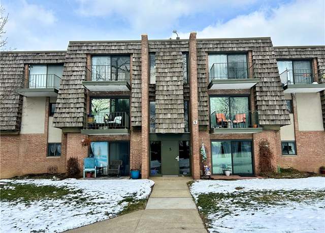 Property at 535 Forest Green Dr, Moon/crescent Twp, PA 15108, 1 bed, 1 bath