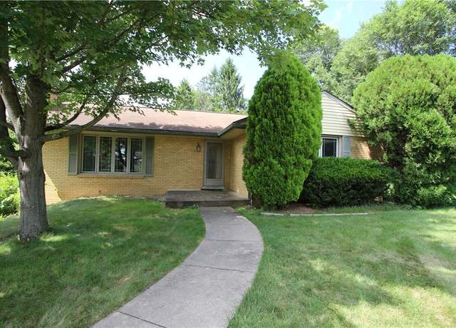 Property at 138 Demmel Dr, Peters Twp, PA 15317, 3 beds, 2 baths