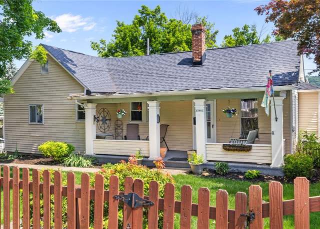 Property at 1209 1/2 Vance Ave, Coraopolis, PA 15108, 2 beds, 1.5 baths