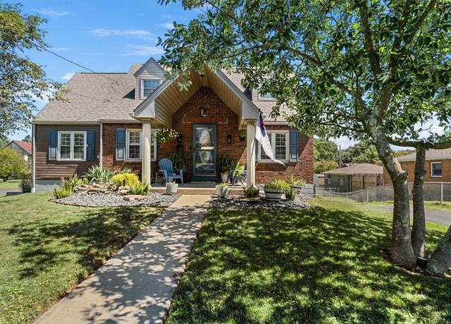 Property at 105 Madison Dr, Lower Burrell, PA 15068, 3 beds, 2.5 baths