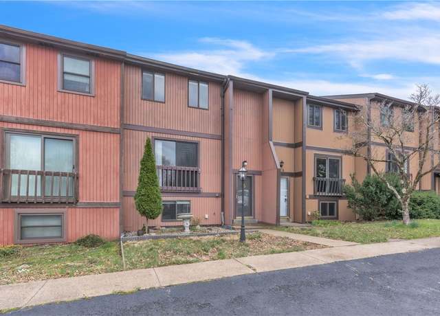 Property at 217 Parkwood Dr, Cranberry Twp, PA 16066, 3 beds, 2 baths