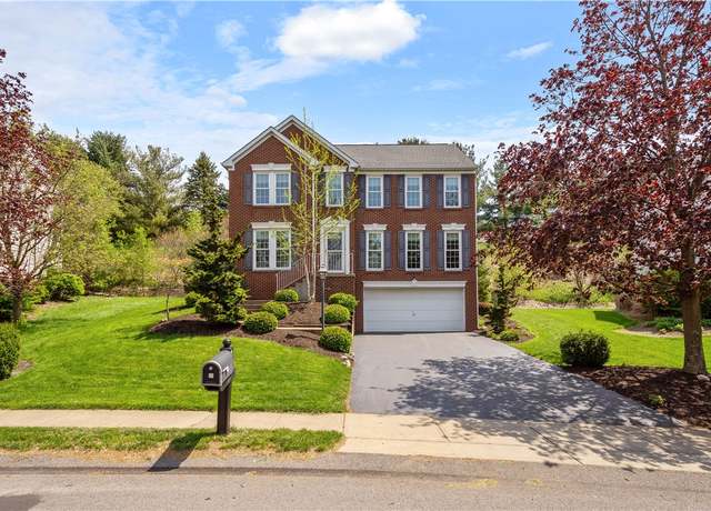 Property at 114 Vista Dr, Canonsburg, PA 15317, 4 beds, 2.5 baths