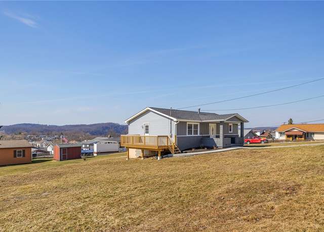 Property at 667 Memorial Dr, Plum Boro, PA 15068, 3 beds, 1.5 baths