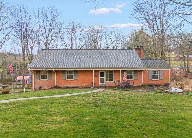 Property at 105 Fairway Dr, Peters Twp, PA 15317, 4 beds, 3.5 baths