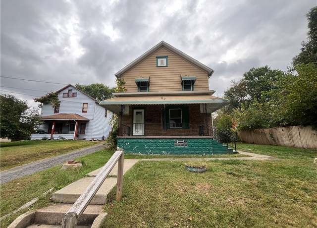 Property at 321 Hamilton Ave, Farrell, PA 16121, 3 beds, 1.5 baths
