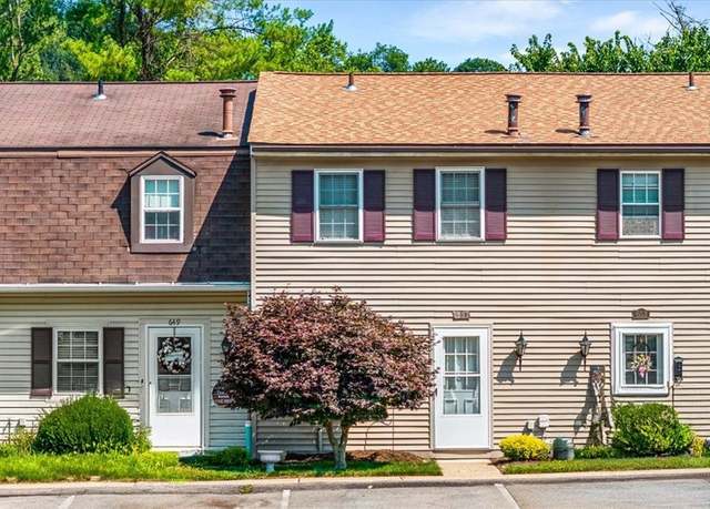 Property at 651 Newton Sq, Moon/crescent Twp, PA 15108, 2 beds, 1.5 baths