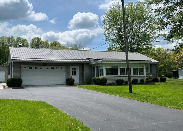 Property at 2461 Marr Rd, Pulaski Twp - Law, PA 16143, 3 beds, 1 bath