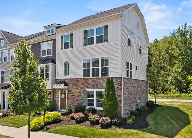 Property at 306 Cross Creek Dr, Cranberry Twp, PA 16066, 3 beds, 2.5 baths