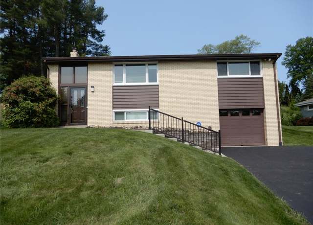 Property at 204 Stonebrook Dr, Peters Twp, PA 15317, 3 beds, 1.5 baths