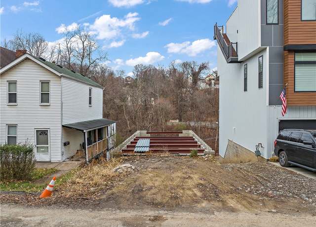 Property at 424 Clarence St, West End, PA 15211, 3 beds, 2.5 baths