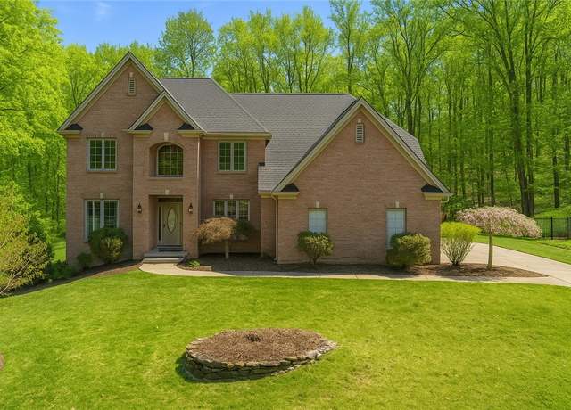 Property at 128 Crystal Springs Dr, Cranberry Twp, PA 16066, 5 beds, 3.5 baths
