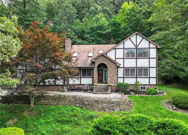 Property at 2576 Wexford Run Rd, Franklin Park, PA 15090, 5 beds, 3.5 baths