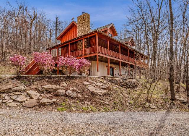 Property at 352 Bucktail Dr, East-other Area, PA 15559, 4 beds, 3.5 baths
