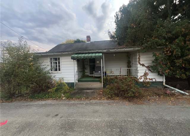 Property at 304 Warden St, Mt. Pleasant Boro, PA 15666, 3 beds, 2 baths
