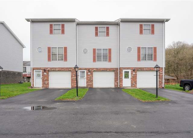 Property at 702 Gazebo Dr, Hempfield Twp - Wml, PA 15601, 2 beds, 1.5 baths