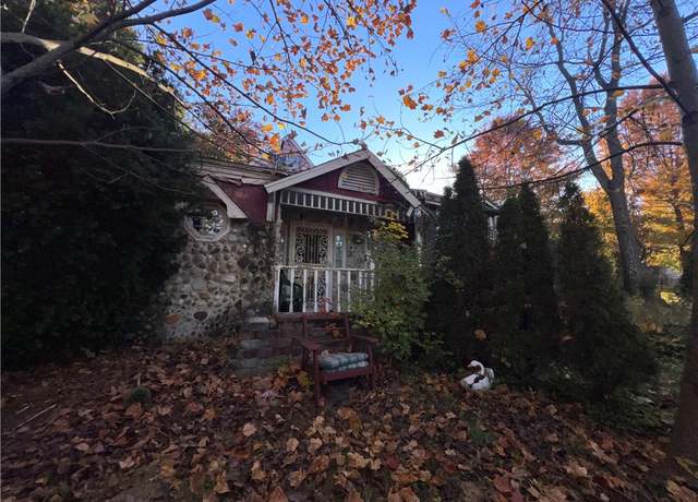 Property at 3203 Clay Pike St, Hyde Park, PA 15637, 3 beds