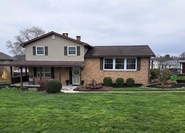 Property at 703 Courtview Dr, Hempfield Twp - Wml, PA 15601, 3 beds, 2 baths