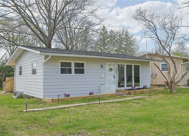 Property at 236 Greenwood Dr, Hermitage, PA 16148, 2 beds, 1 bath