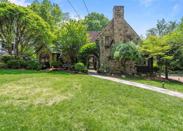 Property at 401 Parker Dr, Mt. Lebanon, PA 15216, 4 beds, 2.5 baths