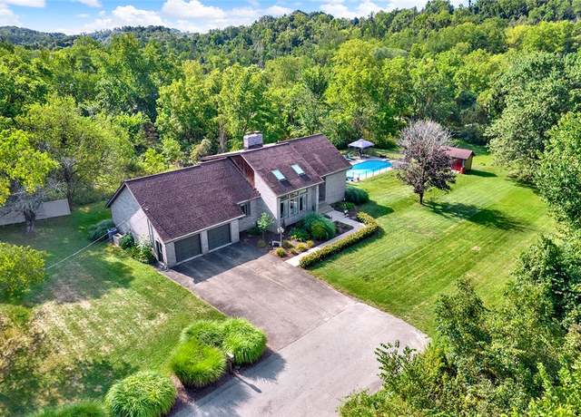 Property at 127 Willow Dr, Plum Boro, PA 15239, 4 beds, 2.5 baths