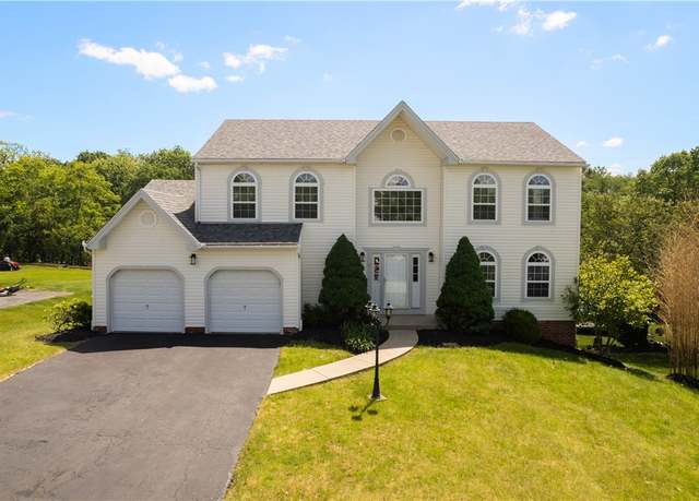Property at 821 Kingston Dr, South Fayette, PA 15057, 4 beds, 3.5 baths