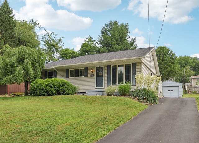 Property at 719 E Hillcrest Ave, New Castle/2nd, PA 16105, 3 beds, 1.5 baths