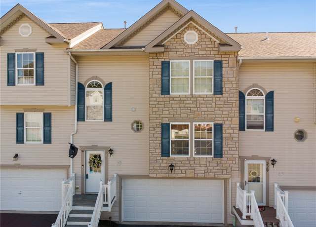 Property at 227 Manor View Dr, Manor, PA 15665, 3 beds, 2.5 baths