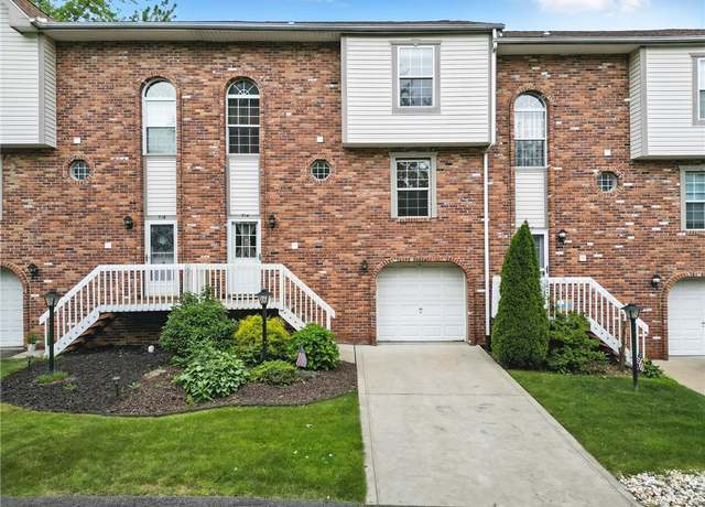 Property at 714 Carters Grove Dr, Richland, PA 15044, 3 beds, 2.5 baths