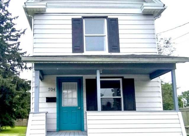 Property at 704 S Center St, Grove City Boro, PA 16127, 2 beds, 1 bath