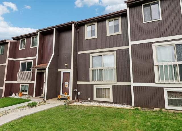 Property at 207 Parkwood Dr, Cranberry Twp, PA 16066, 3 beds, 2 baths
