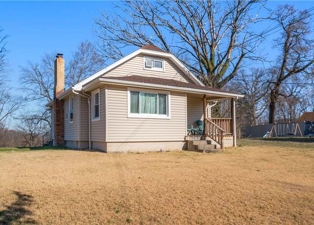 Property at 1918 Cliff St, Coraopolis, PA 15108, 2 beds, 1 bath