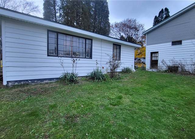 Property at 391 Mercer Rd, Hempfield Twp - Mer, PA 16125, 2 beds, 1 bath