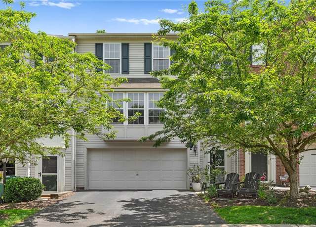Property at 675 Village Green Blvd E, Adams Twp, PA 16046, 3 beds, 2.5 baths