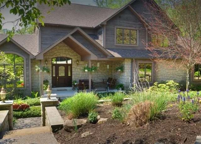 Property at 335 Red Oak Ct, Monroeville, PA 15146, 4 beds, 3.5 baths