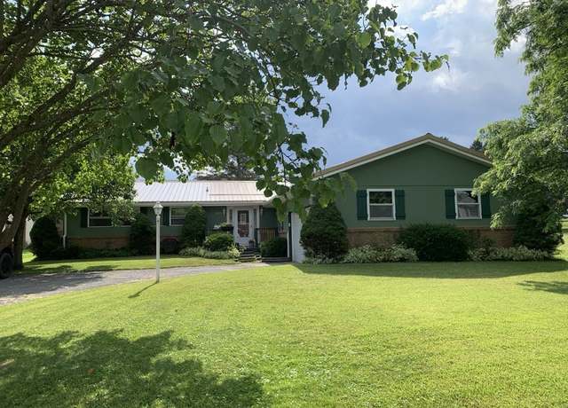 Property at 840 Lansberry Ct, Somerset Boro, PA 15501, 3 beds, 2 baths