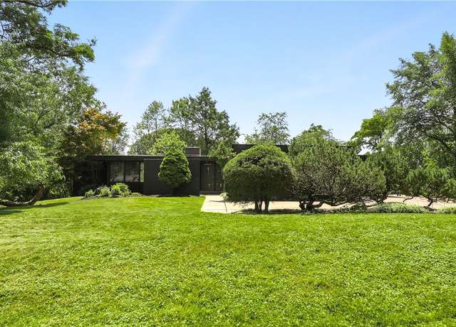 Property at 30 Highland Dr, Ben Avon Heights, PA 15202, 4 beds, 3.5 baths