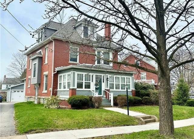 Property at 333 State St, Grove City Boro, PA 16127, 4 beds, 2 baths