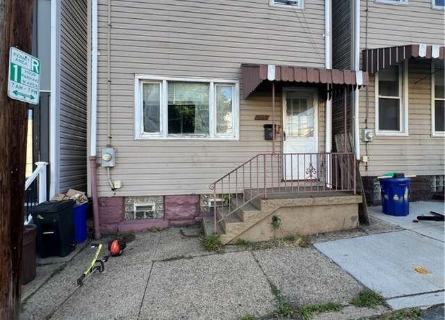 Property at 395 40th St, Bloomfield, PA 15224, 3 beds, 1.5 baths