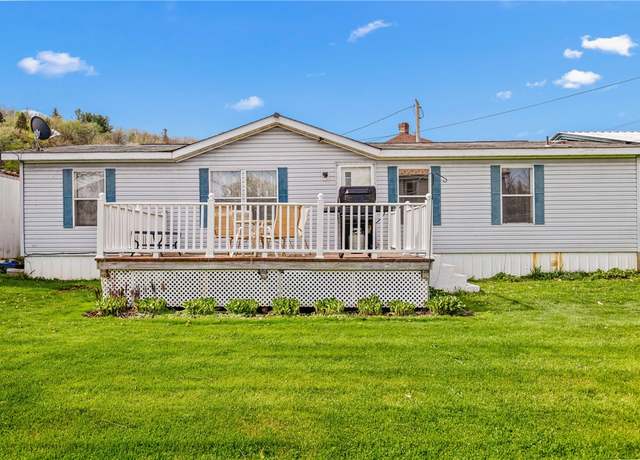 Property at 146 Middle St, Jenner Twp, PA 15546, 3 beds, 2 baths