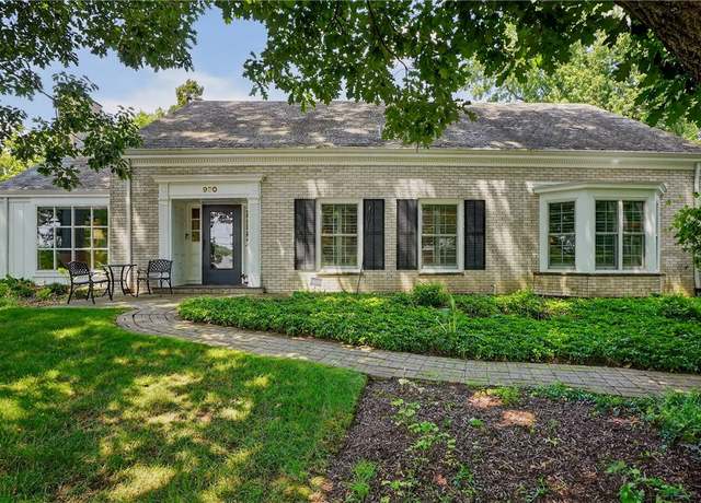 Property at 930 Valleyview Rd, Mt. Lebanon, PA 15243, 4 beds, 3.5 baths