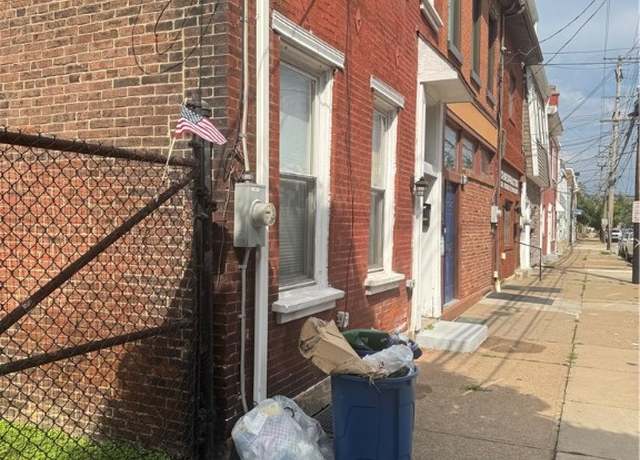 Property at 2411 Sarah St, South Side, PA 15203, 4 beds, 2 baths