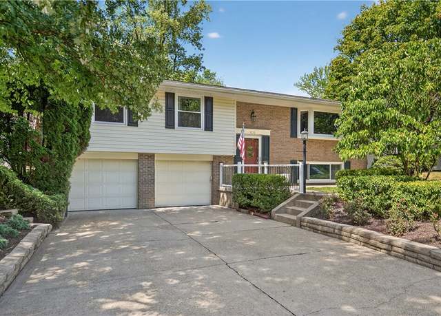 Property at 105 Rivercrest Dr, Moon/crescent Twp, PA 15108, 3 beds, 2.5 baths