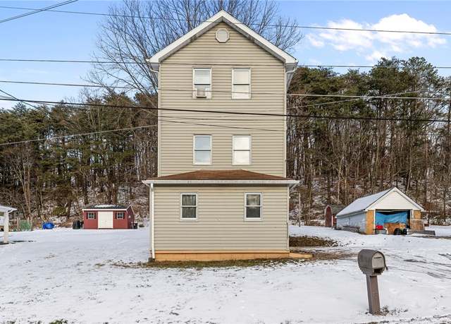 Property at 14 Hubbard Rd, Burgettstown Boro, PA 15021, 2 beds, 1.5 baths