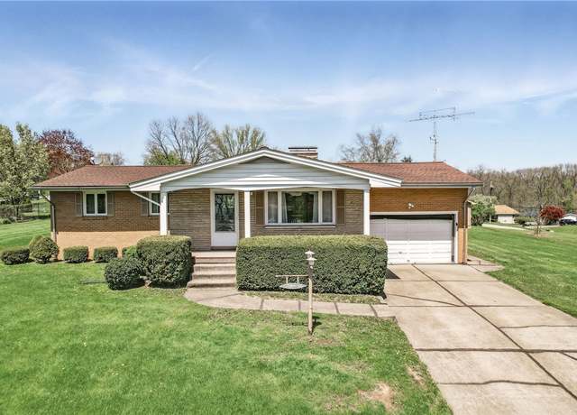 Property at 1734 S Judy Lynn Dr, Farrell, PA 16121, 3 beds, 1.5 baths
